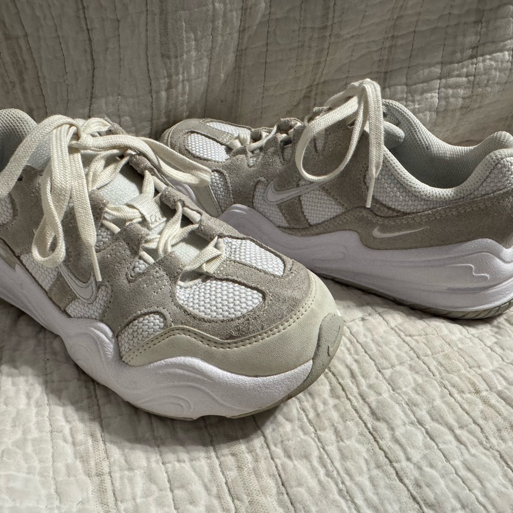 Nike Tech Hera